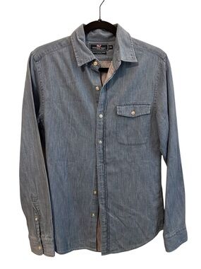 Vineyard Vines Light Blue Denim Button-Down Shirt. EUC